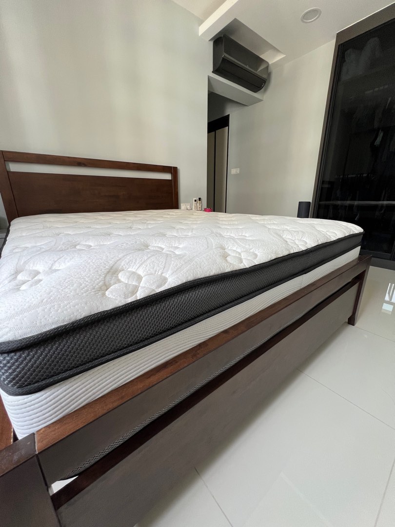 King Koil Luxury Hotel Collection Queen Size Mattress, Furniture & Home