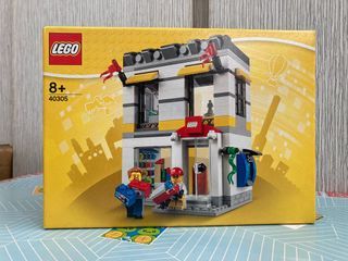 Lego Brand Store 40305