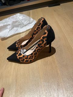 (Category: ) located in . Submitted by jjcloset (Listing ID 1222553169, Image 1). Description: .