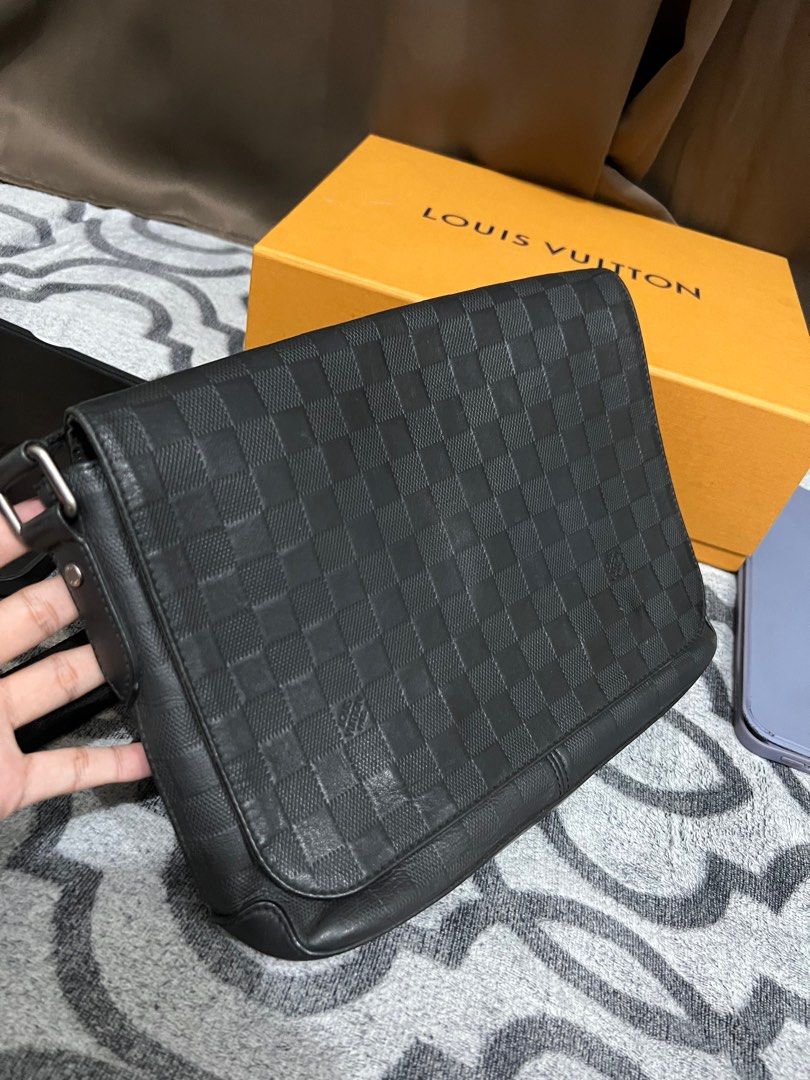 Louis Vuitton Damier Infini Leather District PM, Luxury, Bags & Wallets on  Carousell