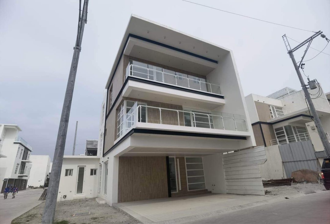 M Residences at Acacia Estates Mahogany Place 3, Taguig City, Property