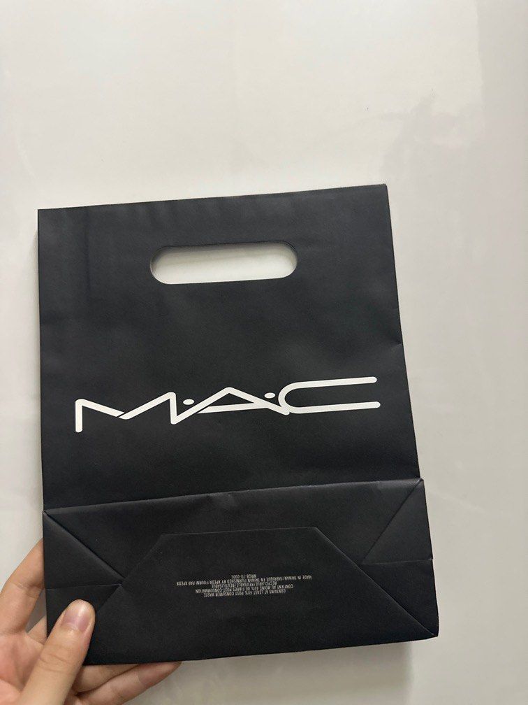 Mac紙袋, 美容＆個人護理, 健康及美容- 皮膚護理, 化妝品- Carousell