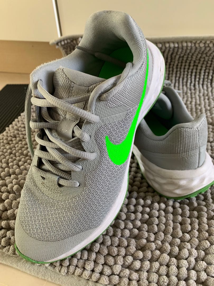 Nike kids 4Y Babies Kids Babies Kids Fashion on Carousell