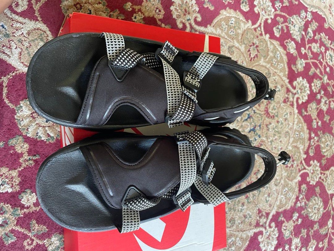 Nike Oneonta hiking sandal Men s Fashion Footwear Flipflops and