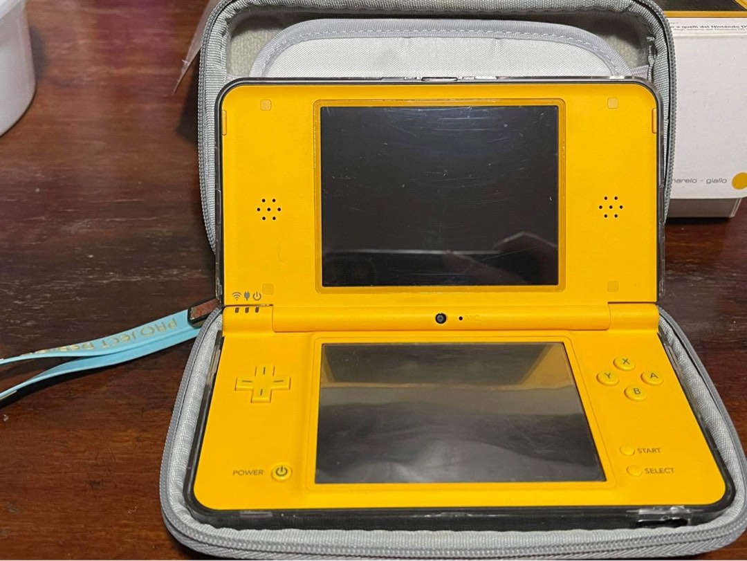 dsi ll yellow screen