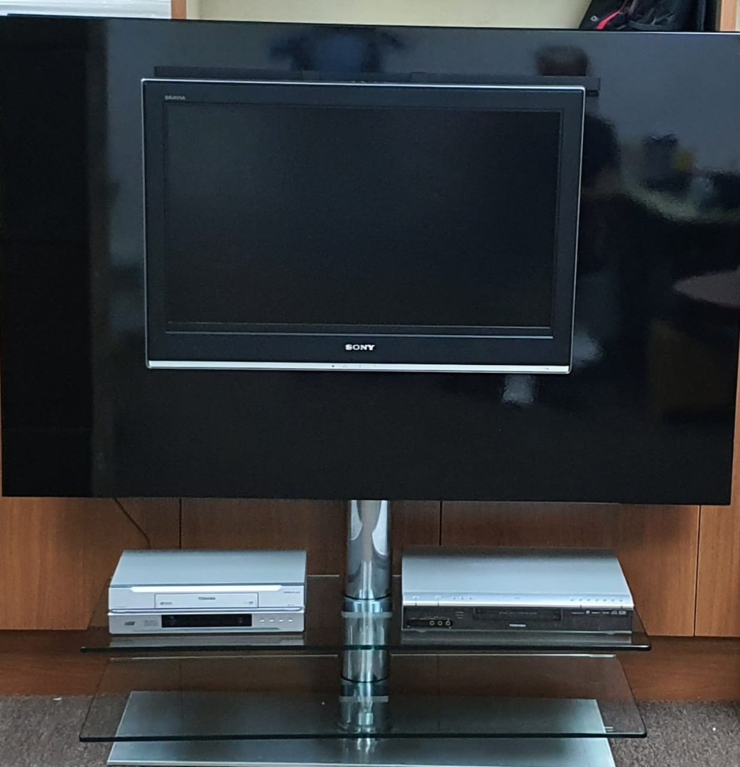 PreOwned TV Stand with Vintage LCD TV / VCR / DVDR (Package Deal