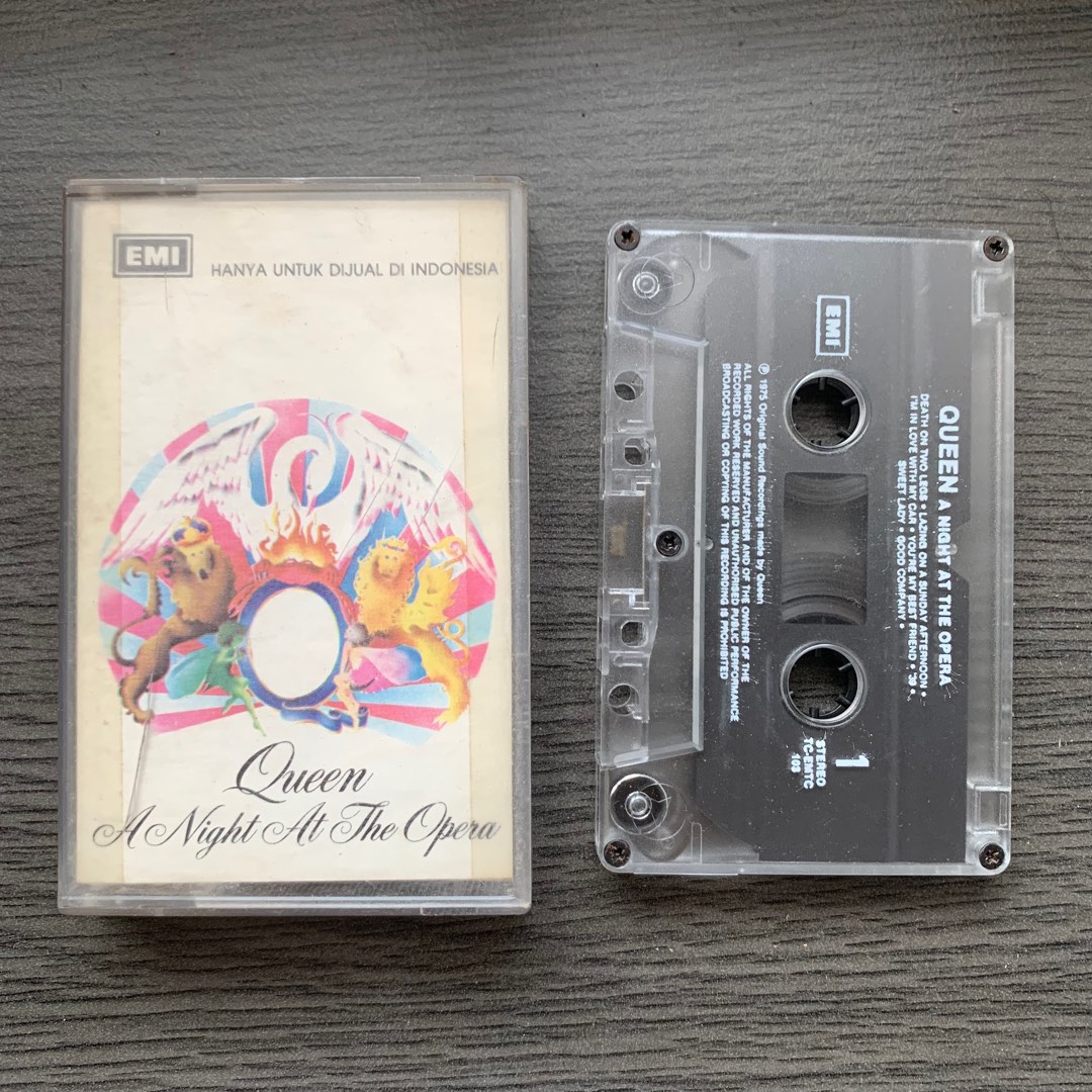 Queen A Night At The Opera kaset cassette tape, Hobbies & Toys, Music ...