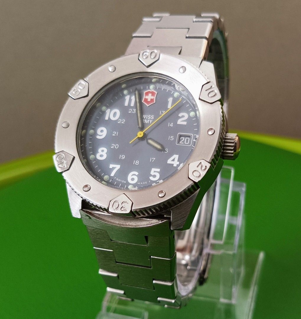 Rare VICTORINOX SWISS ARMY LANCER 200 39mm Quartz Men s Watch