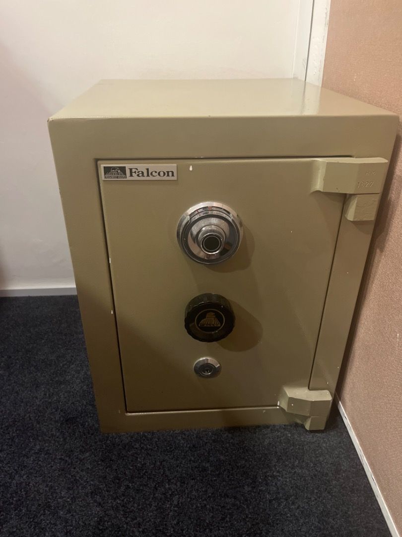 Safety box, Furniture & Home Living, Security & Locks, Safe on Carousell