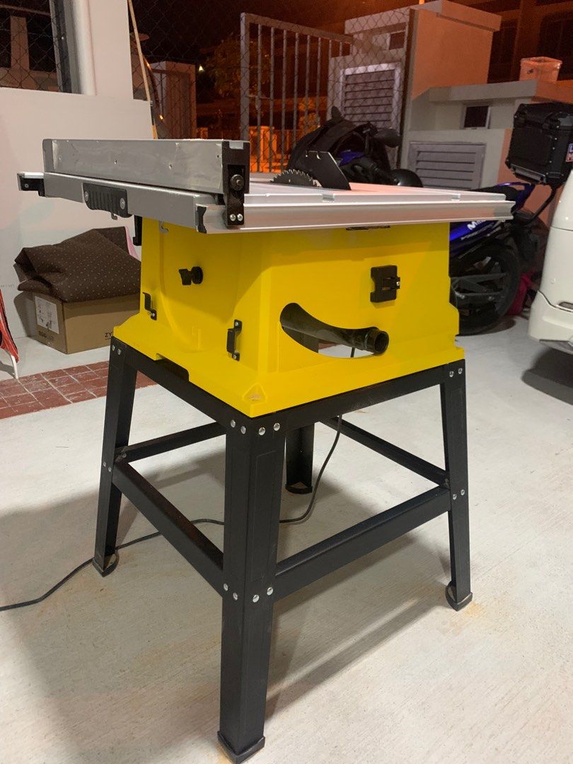 Stanley Table Saw SST1801, Hobbies & Toys, Stationery & Craft, Craft