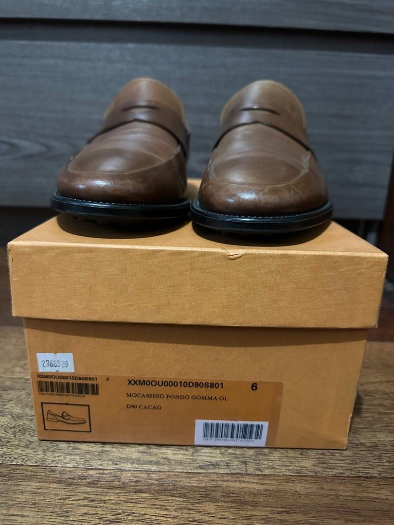 Tods Loafers (Category: Casual Shoes) located in Paranaque City. Submitted by helloasher (Listing ID 1222555901, Image 3). Description: We are a family of hoarders!🙌 These are all preloved and some brand new stuff that my fambam wants to let go so PLEASE manage your expectations.🙄Fyi, Carousel is not the only thing i do so pls. NO RUSH, RUDE AND DEMANDING BUYERS PLS. WASTING TIMER WILL BE BLOCKED. No one is forcing you to buy our item if you ha