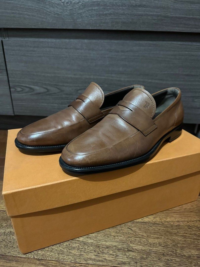Tods Loafers (Category: Casual Shoes) located in Paranaque City. Submitted by helloasher (Listing ID 1222555901, Image 1). Description: We are a family of hoarders!🙌 These are all preloved and some brand new stuff that my fambam wants to let go so PLEASE manage your expectations.🙄Fyi, Carousel is not the only thing i do so pls. NO RUSH, RUDE AND DEMANDING BUYERS PLS. WASTING TIMER WILL BE BLOCKED. No one is forcing you to buy our item if you ha