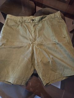 Uniqlo Chino Shorts in Olive Green