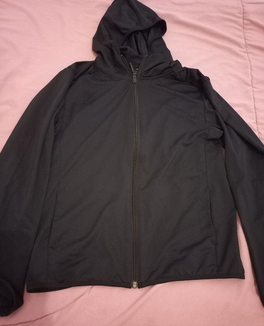 Uniqlo sport jacket, Olah Raga, Baju Olahraga di Carousell