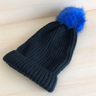 Zara black blue fur ball beanie
