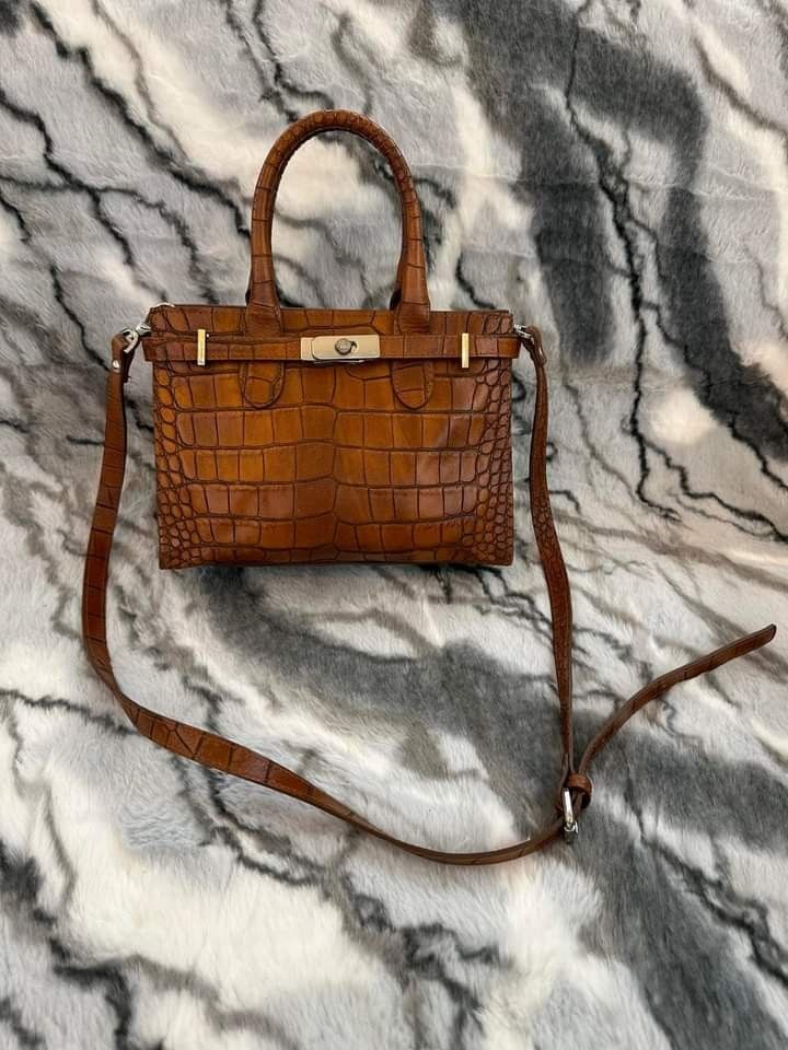 Claudia firenze outlet handbags price