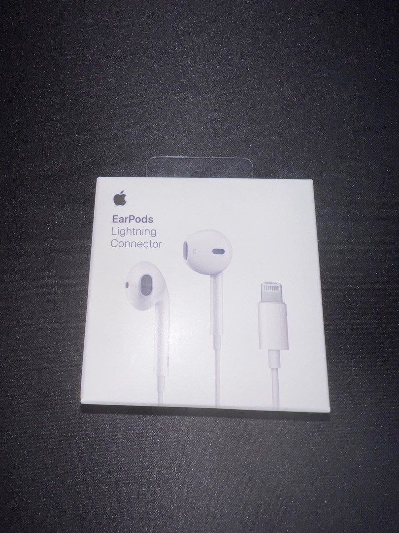 Apple EarPods with Lightning Connector, Audio, Earphones on Carousell
