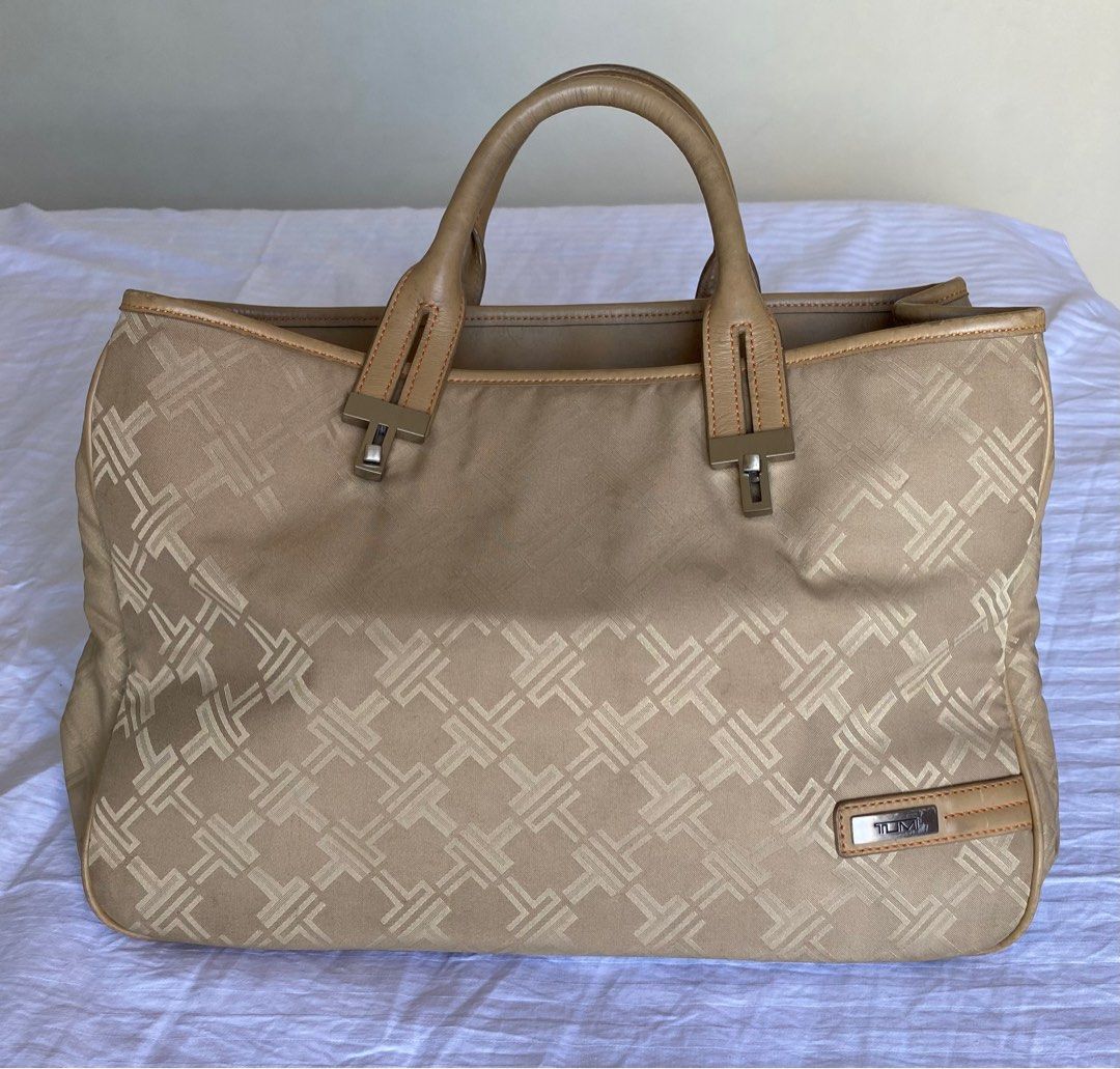 Authentic Tumi Handbag (Category: Luxury Bags & Wallets) located in Makati City. Submitted by belle_ame_67 (Listing ID 1222654919, Image 1). Description: Good condition. With very minimal stains as seen in last 2 photos.