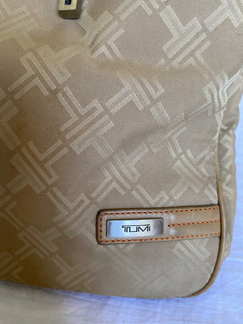 Authentic Tumi Handbag (Category: Luxury Bags & Wallets) located in Makati City. Submitted by belle_ame_67 (Listing ID 1222654919, Image 2). Description: Good condition. With very minimal stains as seen in last 2 photos.