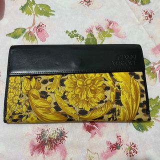 (Category: ) located in . Submitted by SummerPeaCloset (Listing ID 1222795320, Image 1). Description: .
