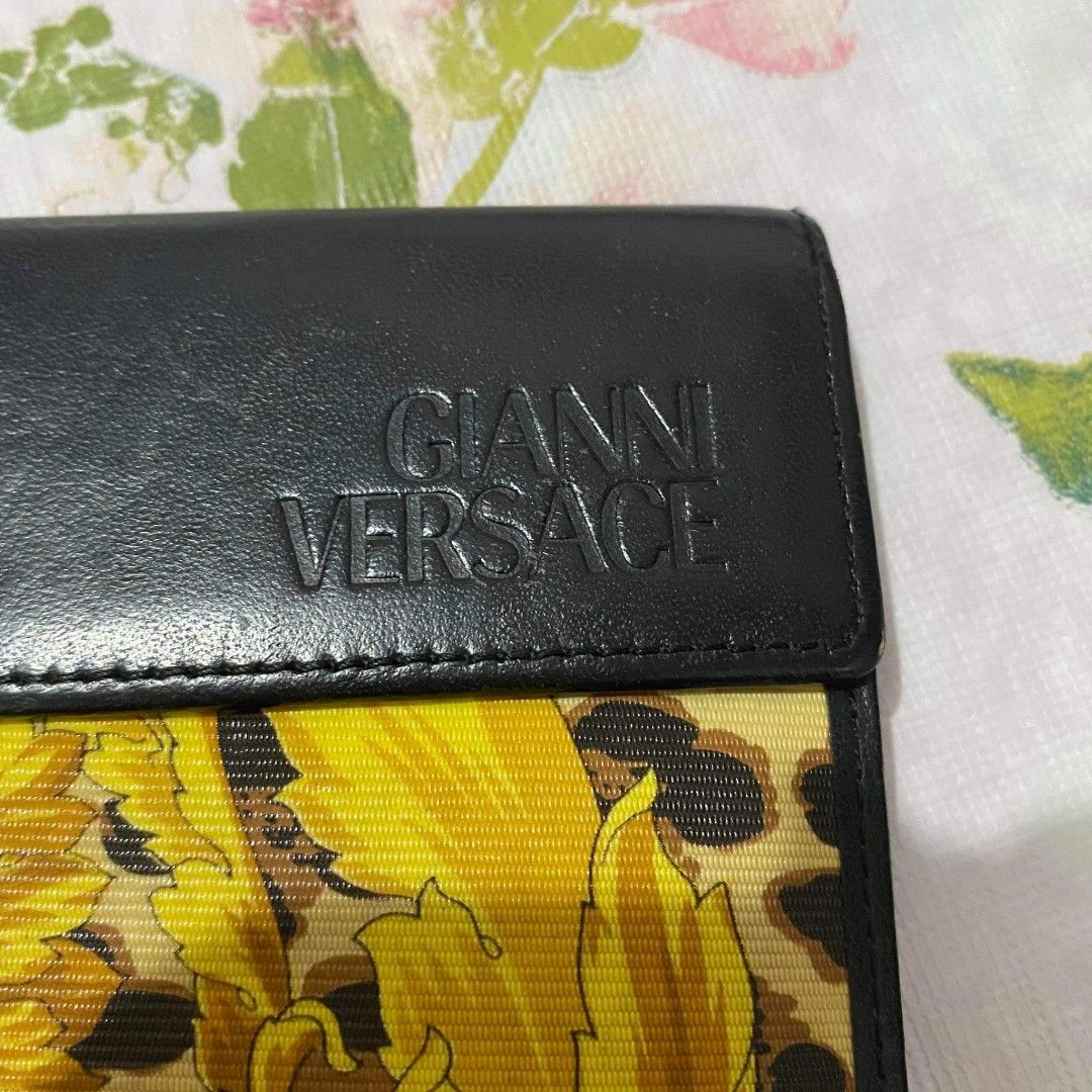Authentic Versace Wallet (Category: Luxury Bags & Wallets) located in Rizal. Submitted by SummerPeaCloset (Listing ID 1222795320, Image 3). Description: authentic Versace Wallet wallet only money back guaranteed authentic 💯.