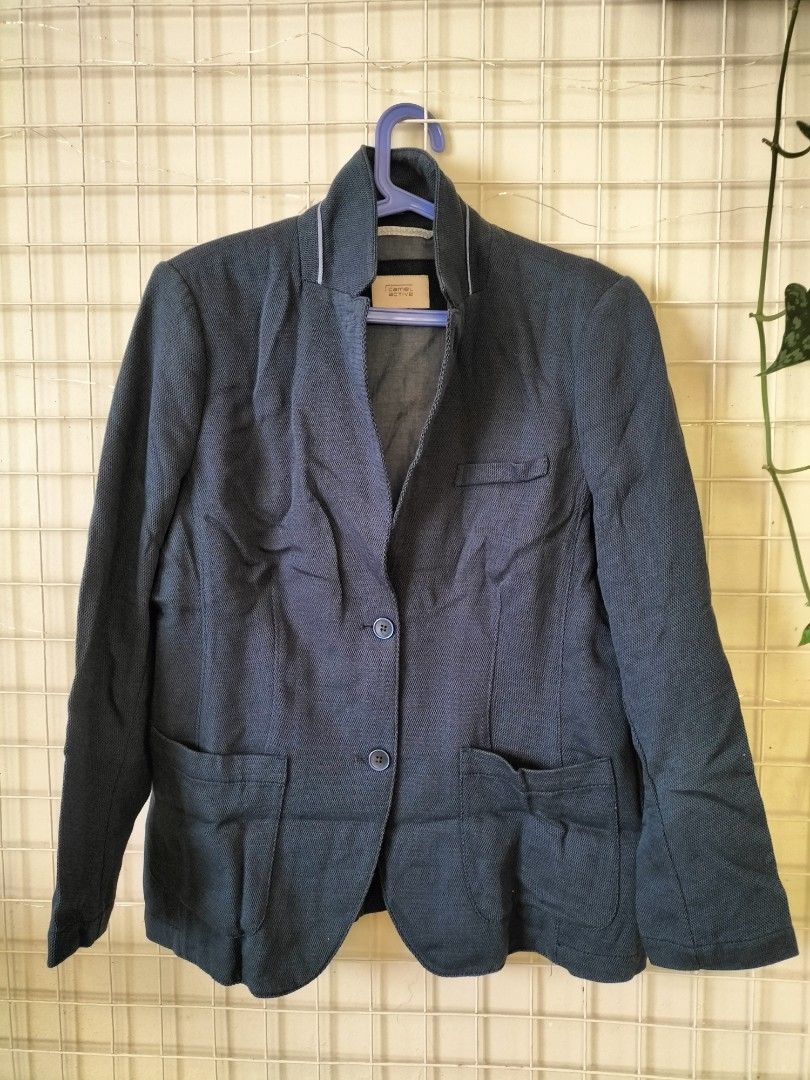 Casual Blazer (Category: Coats, Jackets and Outerwear) located in Baguio. Submitted by livewless (Listing ID 1222644625, Image 3). Description: used once for an event. very nice fabric. casual blazer perfect for jeans or dresses. Fabric is very nice. stitching is immaculate. bought in export surplus #everyonewins.