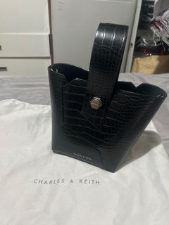 CHARLES & KEITH BUCKET BAG