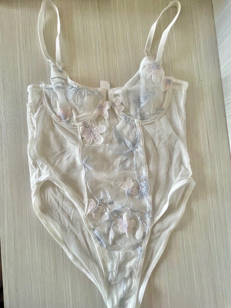 CHIC ELEGANT FLORAL MESH BODY SUIT (Category: Sleeveless) located in Quezon City. Submitted by himym29 (Listing ID 1222651997, Image 2). Description: •COMES WITH LACES TO TIE ON THE SIDE •WIRED.