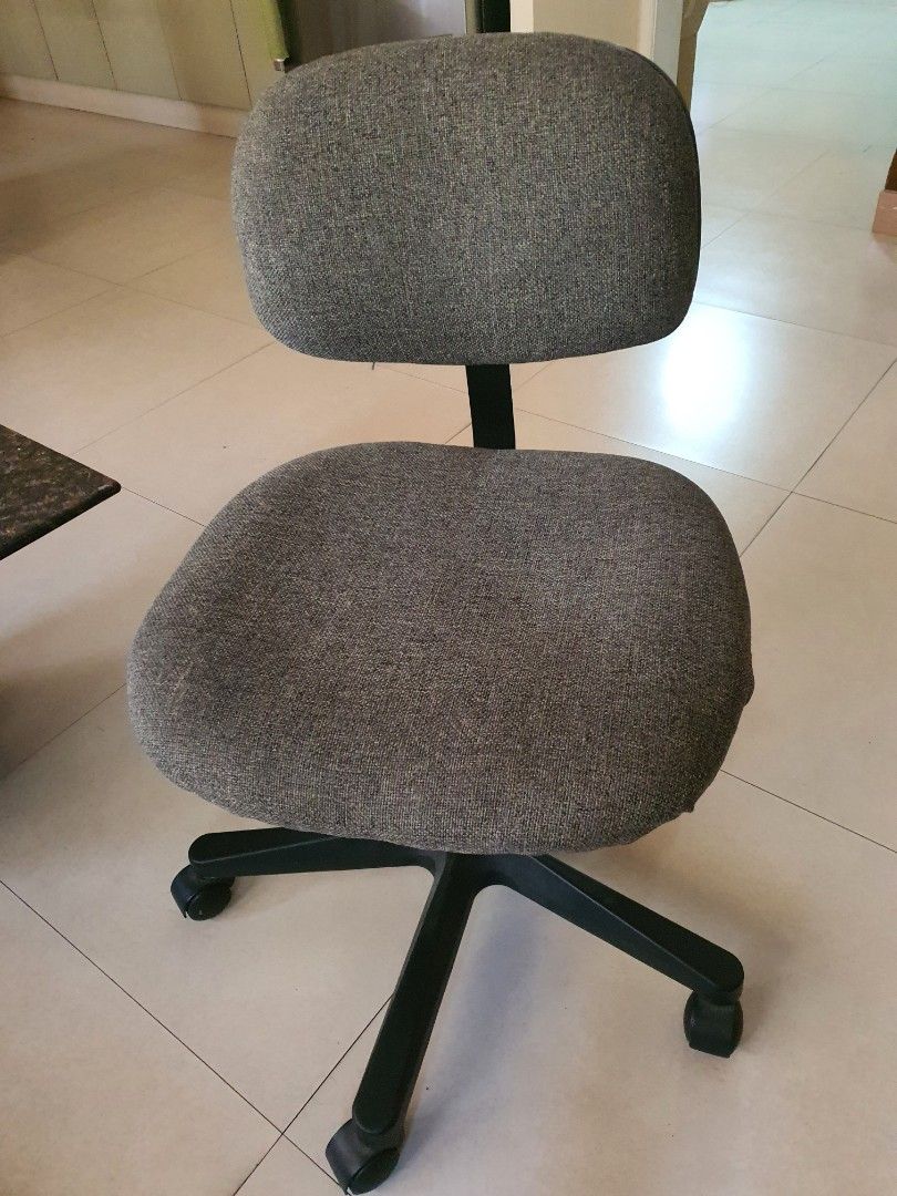 Computer's chair, Furniture & Home Living, Furniture, Chairs on Carousell