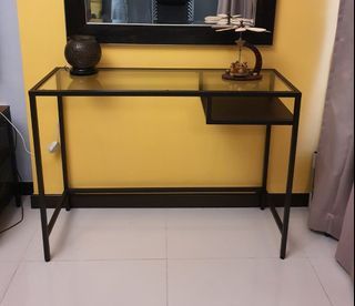 Display  table/ Dressing table