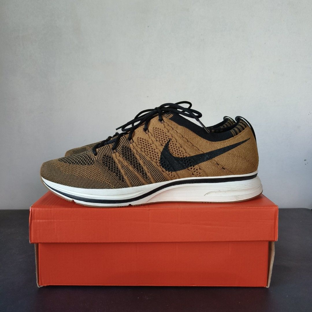 Golden beige top flyknit trainer