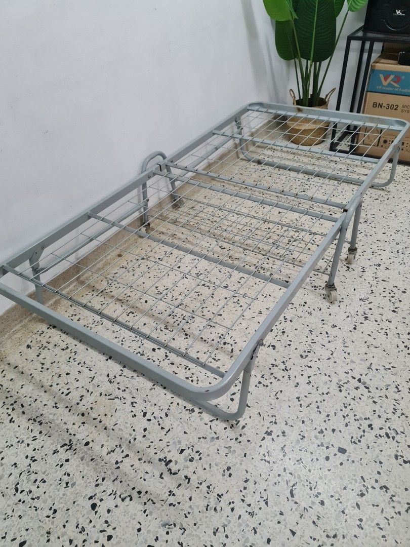 Foldable steel bed with roller / katil mudah lipat, Furniture & Home