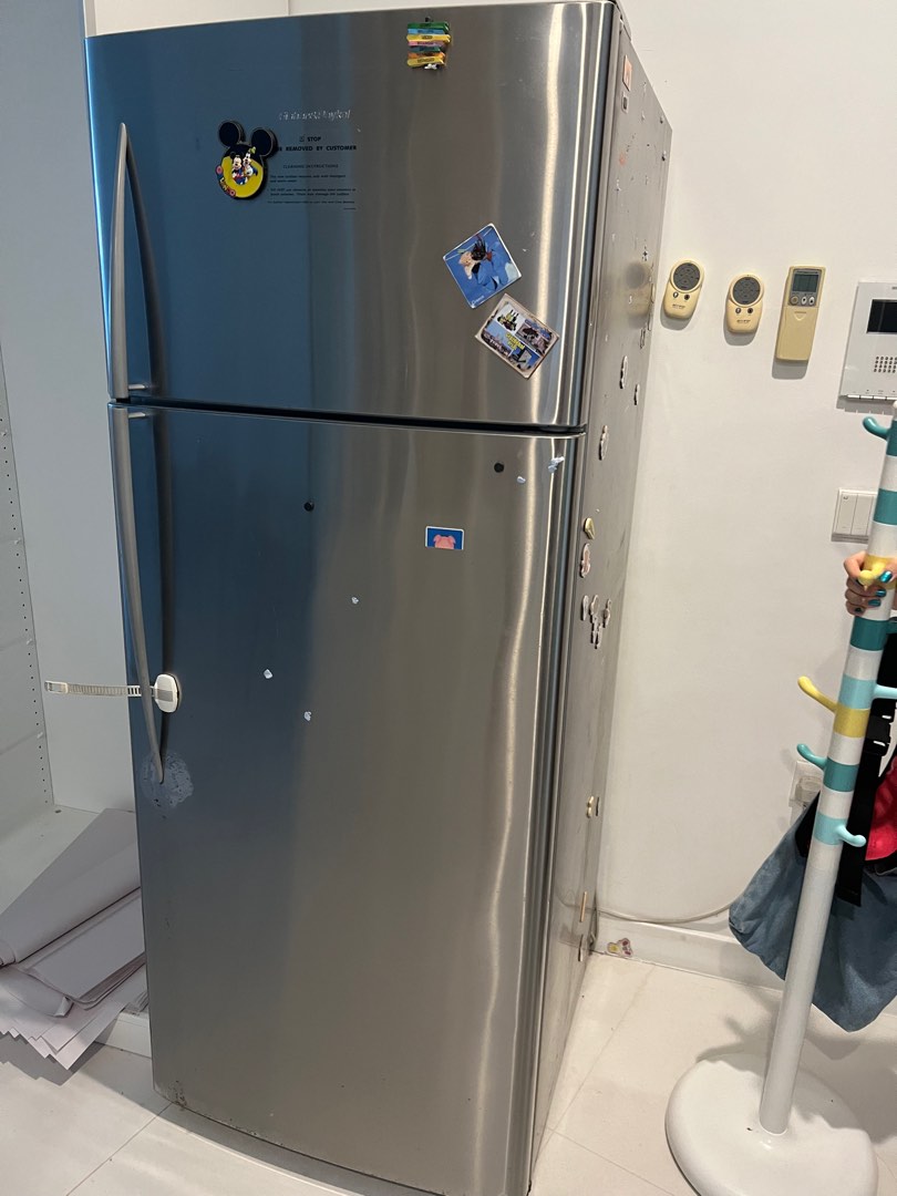 FREE fridge 8 years old no warranty, TV & Home Appliances, Kitchen