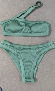 (Category: ) located in . Submitted by adasclothes (Listing ID 1222801354, Image 1). Description: .