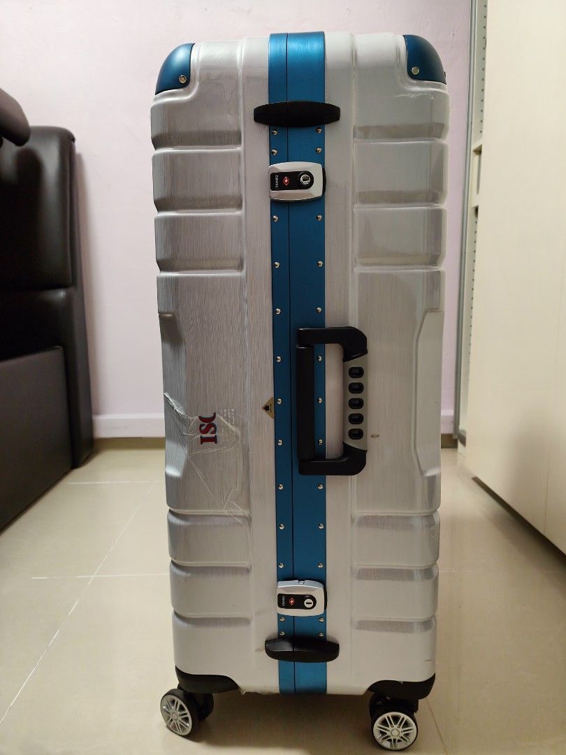 Grip Master Luggage XL, Hobbies & Toys, Travel, Luggage on Carousell