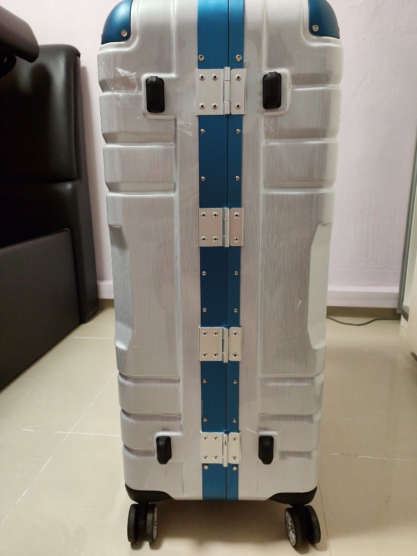 Grip Master Luggage XL, Hobbies & Toys, Travel, Luggage on Carousell
