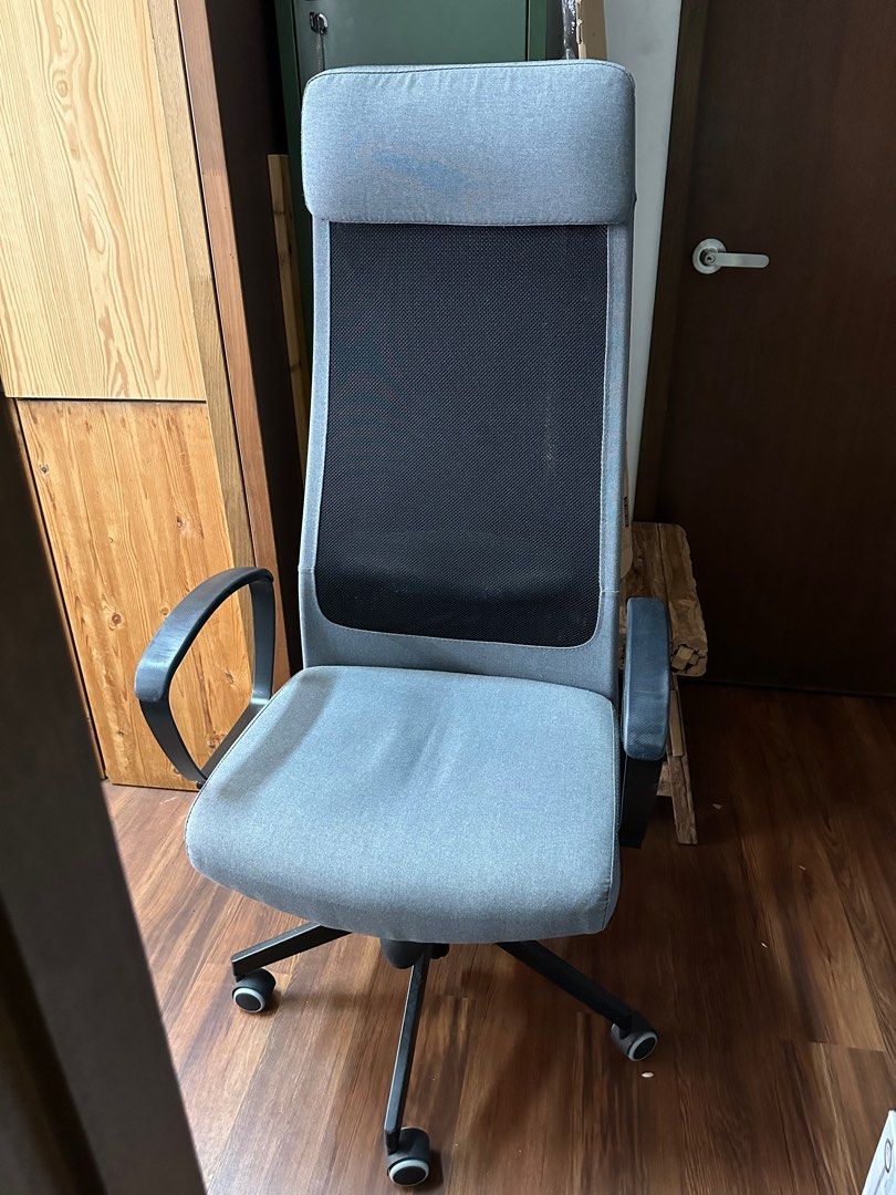 Adjustable armrest outlet for ikea markus