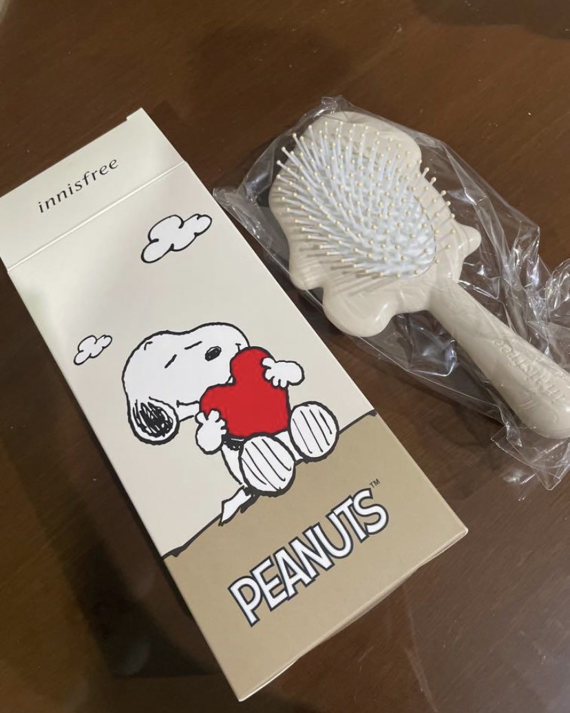 Innisfree x Peanuts Snoopy Hair Brush Comb, Beauty & Personal Care