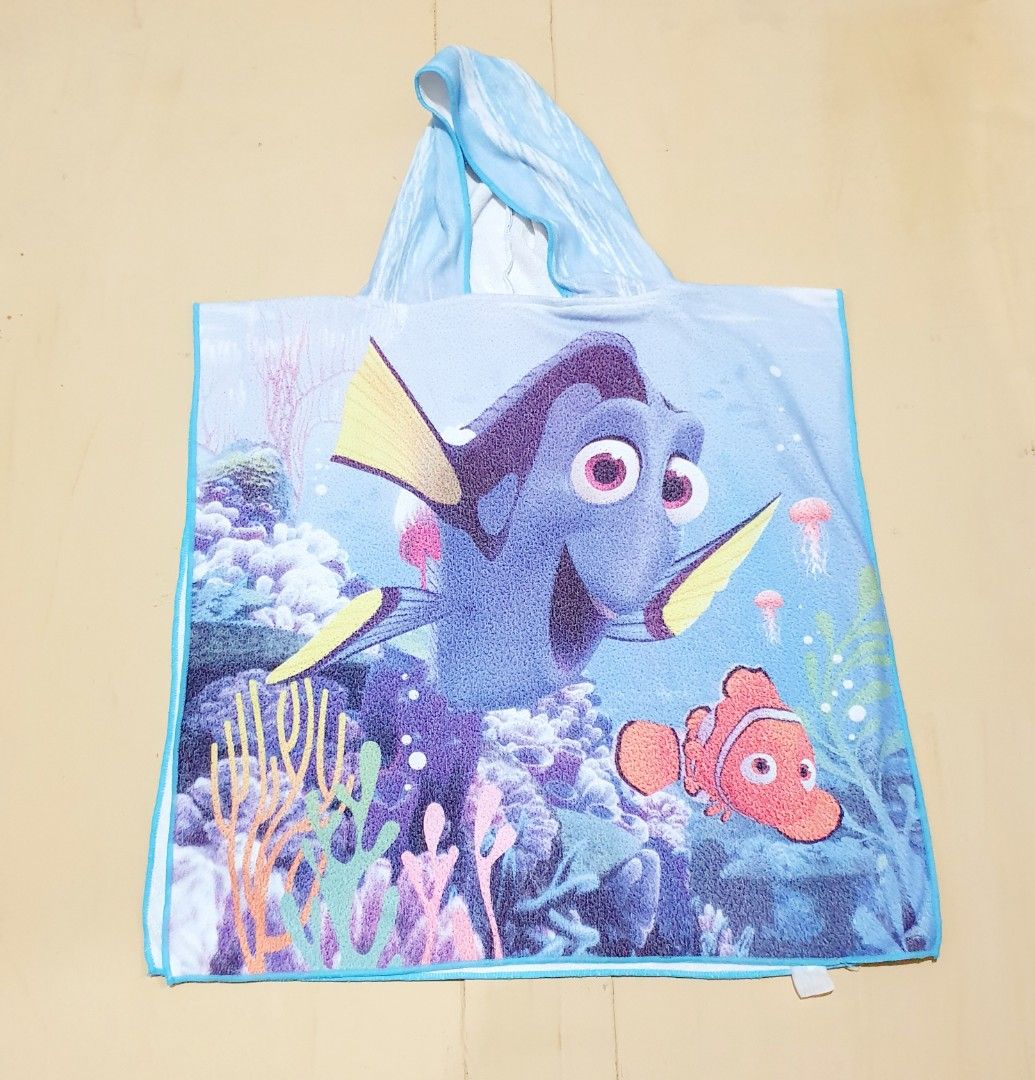 Kid's towel (Category: Other Baby Bathing & Changing Needs) located in Las Pinas. Submitted by cherry_luvs_dresses (Listing ID 1222729314, Image 3). Description: with minimal signs of usage but still in good condition cute design.