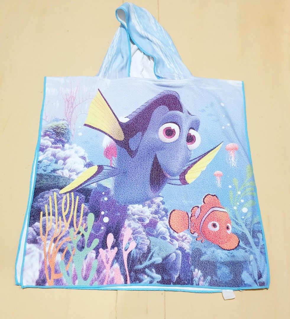 Kid's towel (Category: Other Baby Bathing & Changing Needs) located in Las Pinas. Submitted by cherry_luvs_dresses (Listing ID 1222729314, Image 1). Description: with minimal signs of usage but still in good condition cute design.