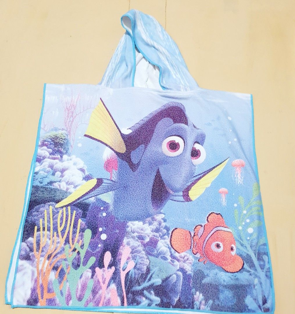 Kid's towel (Category: Other Baby Bathing & Changing Needs) located in Las Pinas. Submitted by cherry_luvs_dresses (Listing ID 1222729314, Image 2). Description: with minimal signs of usage but still in good condition cute design.