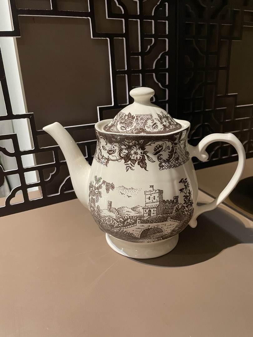 Large English Tea Pot, Furniture & Home Living, Kitchenware & Tableware