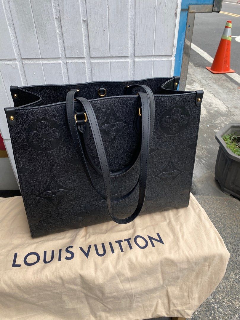近新LOUIS VUITTON LV M44925 ONTHEGO GM 黑壓紋兩用托特包(大款), 名牌精品, 精品包與皮夾在旋轉拍賣