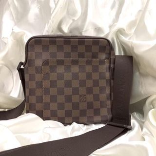 $450 wire. Preloved Louis Vuitton Olav PM Messenger Bag Damier Ebene Coated  Canvas Gold Hardware. Comes with dustbag. Availabl…