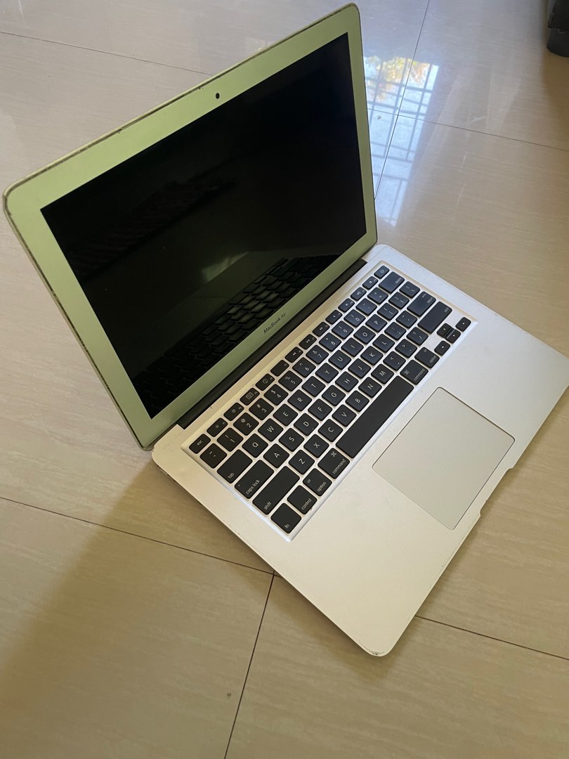 macbook air 13inch late 2010 on Carousell