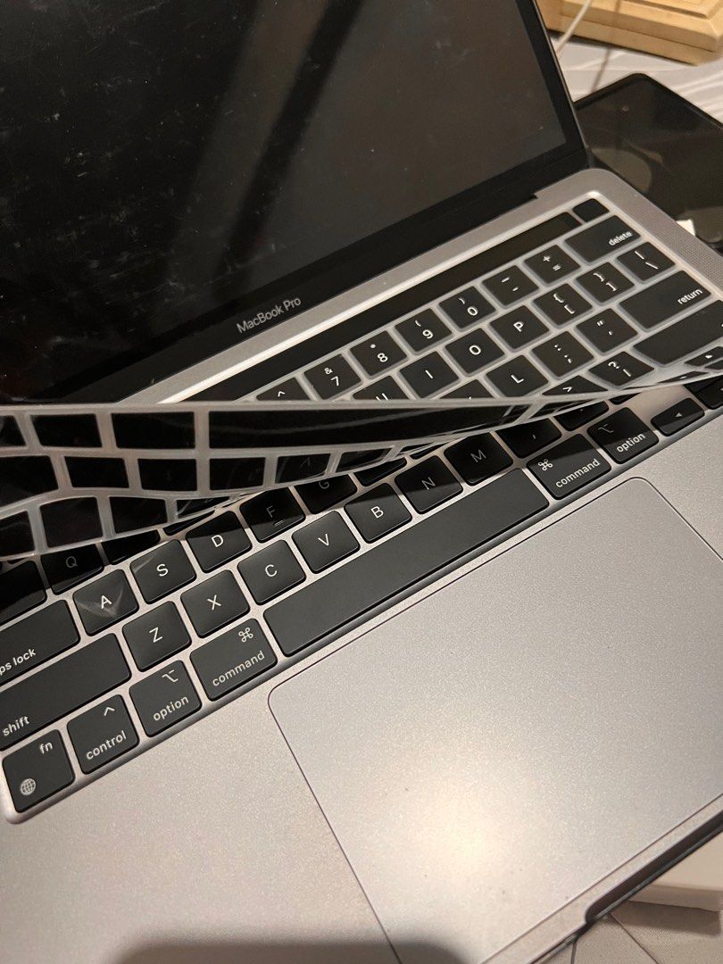 macbook pro (Category: Laptops & Notebooks) located in Pasig City. Submitted by trishmae13 (Listing ID 1222644202, Image 2). Description: with complete accessories and box, urgently selling as im going back to singapore, meet up to test . brought it in singapore last 2022..