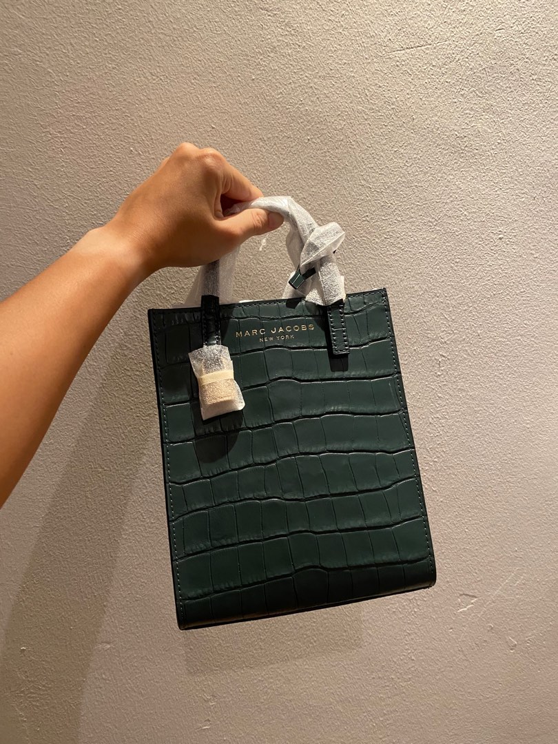 Marc jacobs mini leather tote bag, Women's Fashion, Bags & Wallets, Tote  Bags on Carousell