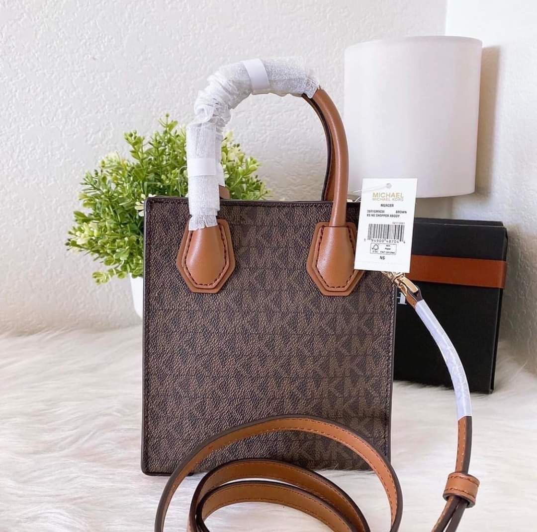 MK Mercer Extra Small (Category: Luxury Bags & Wallets) located in Rizal. Submitted by LuxbyMarifrance (Listing ID 1222757415, Image 2). Description: 🏷️ 2,600 only + SF 👝 Mercer Extra-Small Pebbled Leather Crossbody Bag 📏 6”W X 6.75”H X 2.5”D 📌 with tag, dust bag, paper bag ✨All trademarks, logos and brand names are reserved and property of the original brand owners. #LuxbyMarifrance #authentic💯 #lowestpriceguaranteed #michaelkorsph #mkbagsp