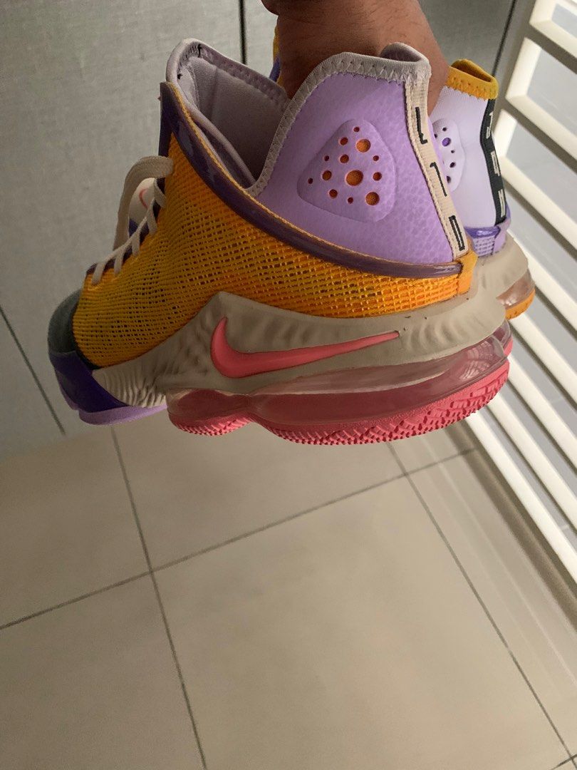 Lebron shoes discount lakers colors