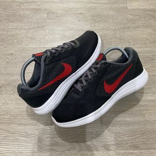 Nike revolution (6.5uk)(kod1031)